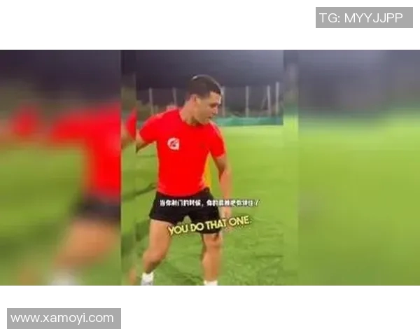 足球明星肩膀内扣的独特魅力与运动风格解析