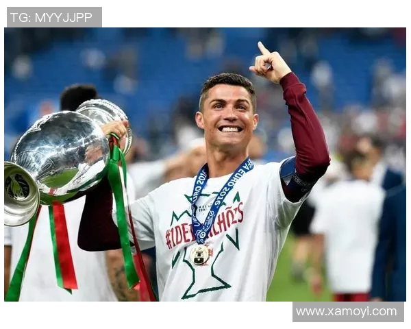 C罗足球明星精彩瞬间全景图集展现他的辉煌职业生涯与个人魅力